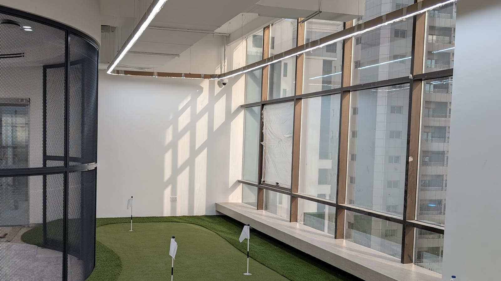 Indoor Putting Green for Offices in the UAE