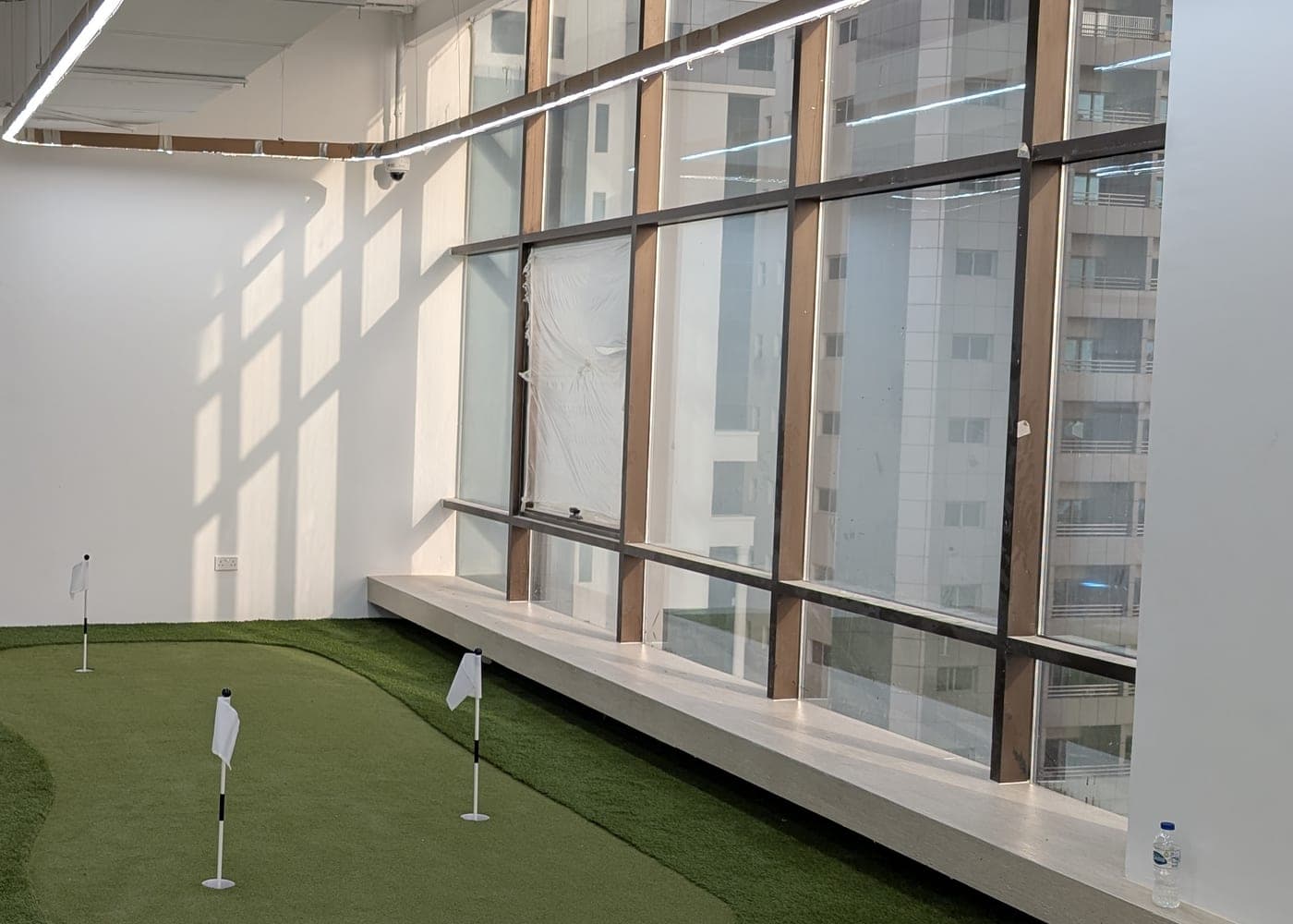 Putting Between Meetings