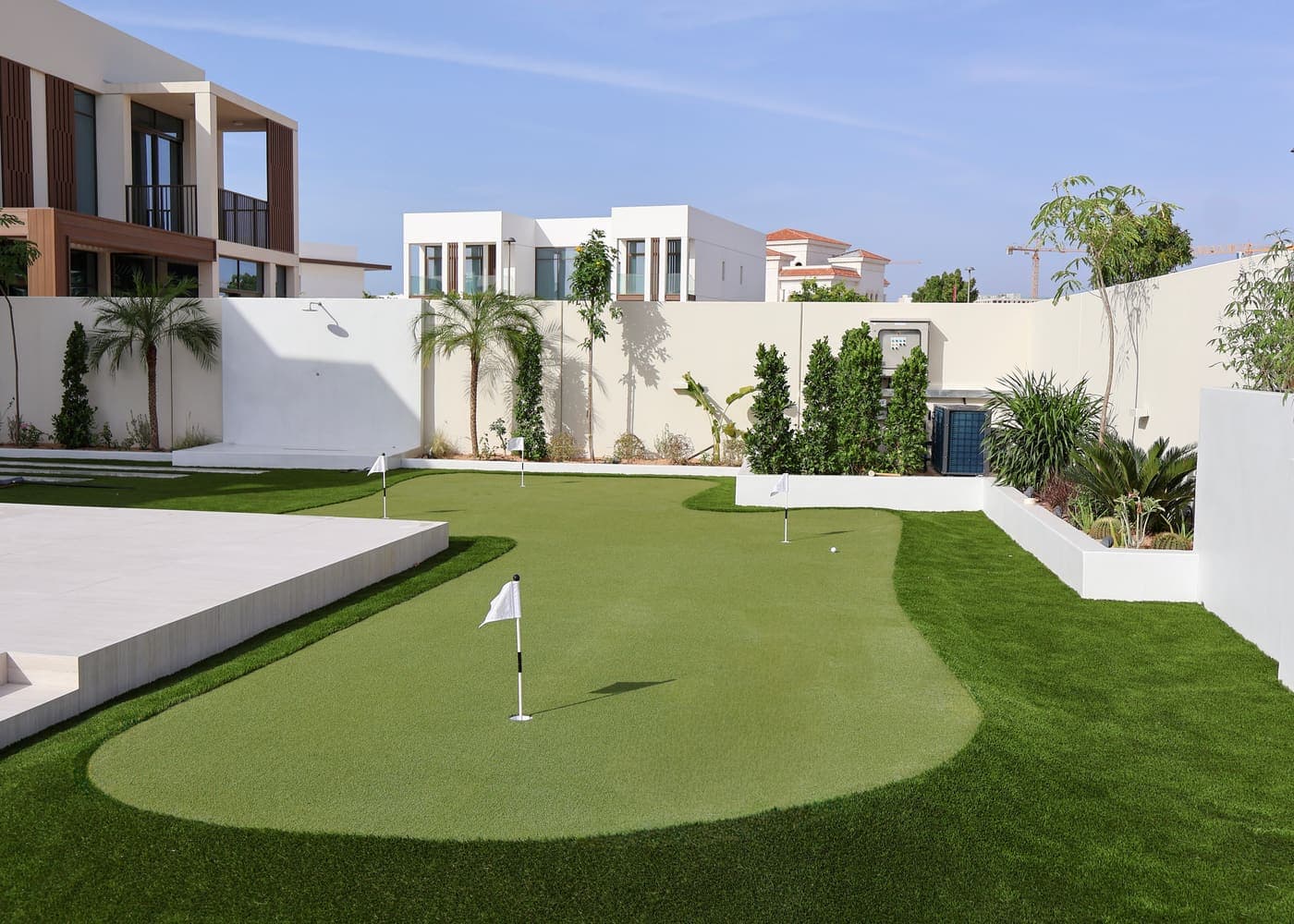 Putting Green in Abu Dhabi: Jubail Island and Yas Island